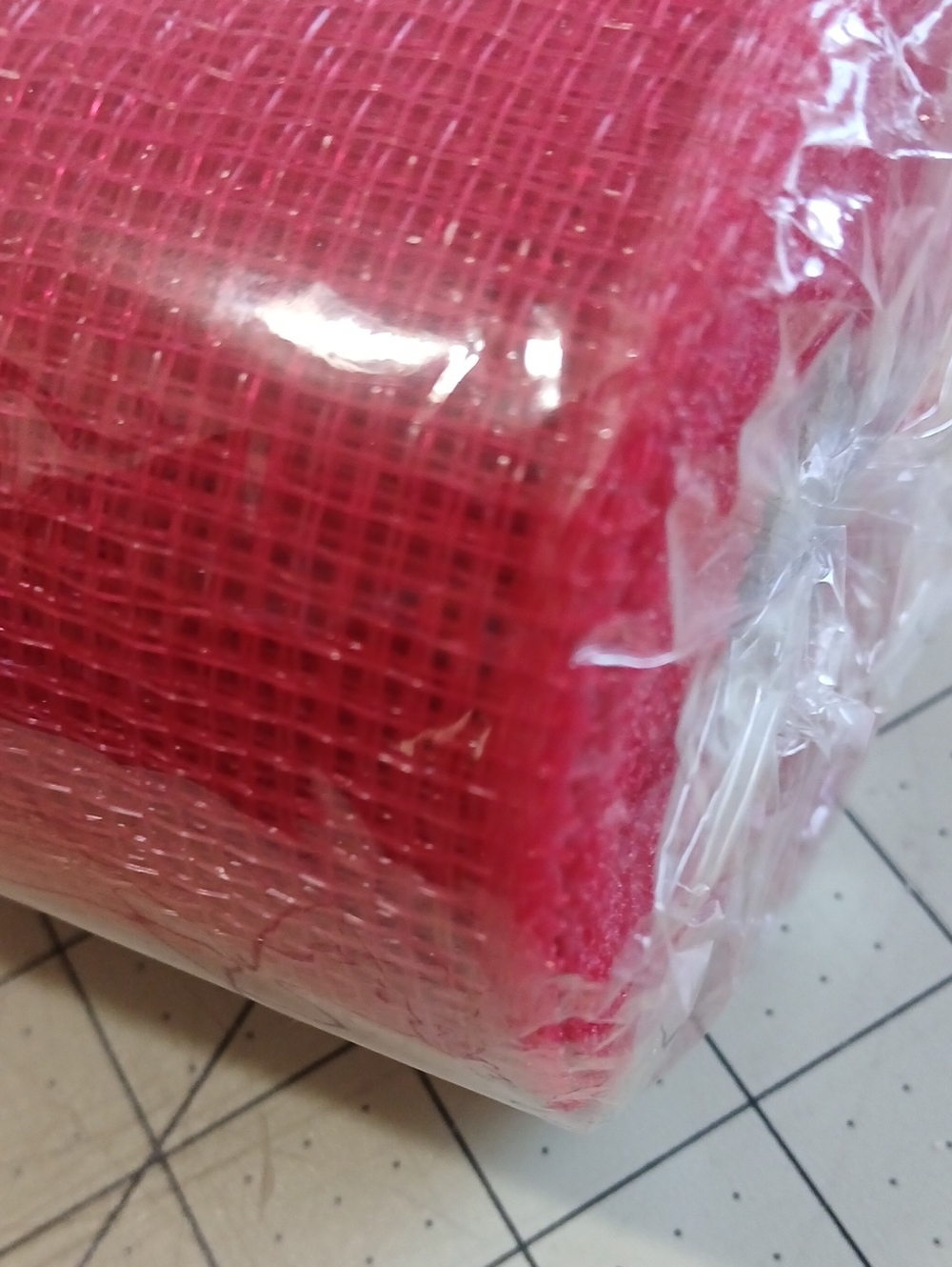 Deco Mesh - Red - Picture 3 of 5